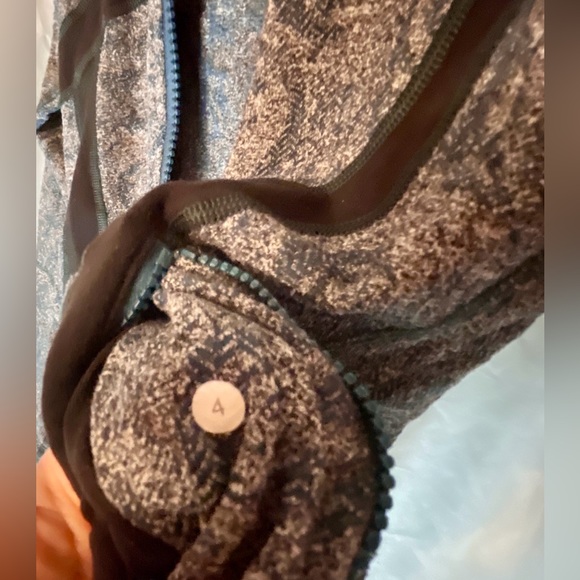 Lululemon Define Jacket *Brushed
Rose Herringbone Alberta Lake (teal) & black - Picture 7 of 8